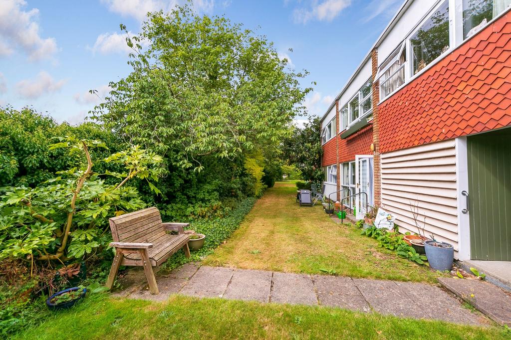 Rear communal gardens