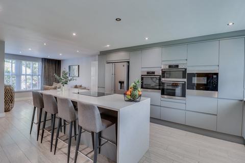 6 Cairn Garth, Guiseley, Leeds, LS20 8QP