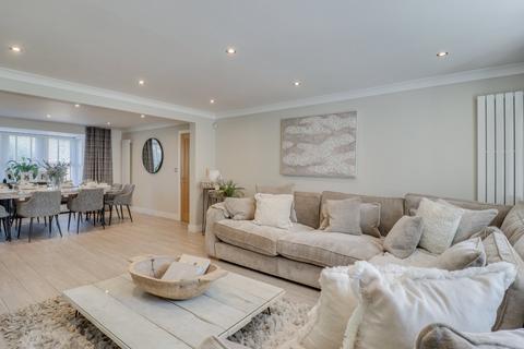 6 Cairn Garth, Guiseley, Leeds, LS20 8QP