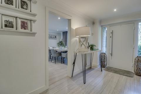 6 Cairn Garth, Guiseley, Leeds, LS20 8QP