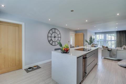 6 Cairn Garth, Guiseley, Leeds, LS20 8QP