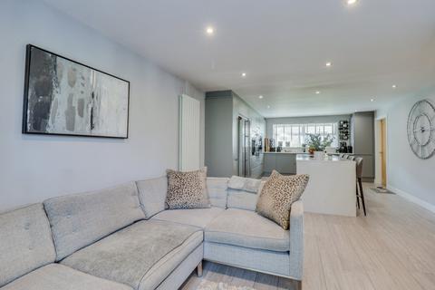 6 Cairn Garth, Guiseley, Leeds, LS20 8QP