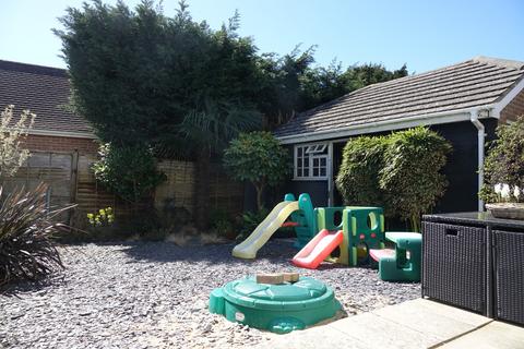 10 Acorn Close, Selsey, Chichester, PO20 9HL