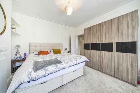 2 bedroom flat for sale, Babington Road, Streatham