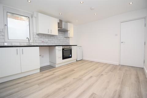 2 bedroom apartment to rent, Maldon Road, Colchester, Essex, CO3
