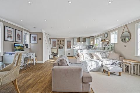 3 bedroom detached house to rent, Beaulieu Road, Hamble, Southampton, Hampshire. SO31 4JL