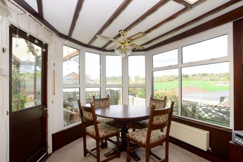 3 bedroom detached house for sale, Francis Road, Horndean, PO8