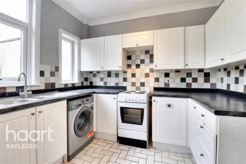 3 bedroom flat to rent, Beedell Avenue, Westcliff-on-sea