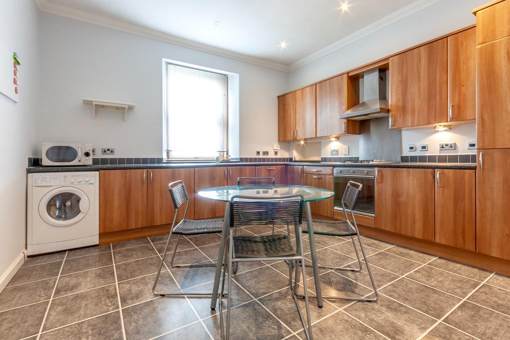 19 Holburn Street, The City Centre, Aberdeen, AB10 2 bed flat for sale