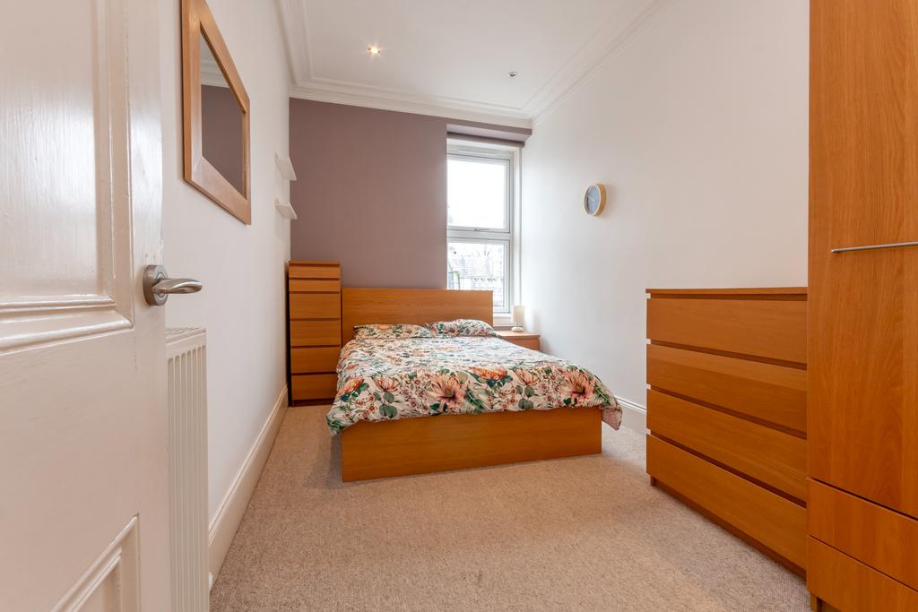 19 Holburn Street, The City Centre, Aberdeen, AB10 2 bed flat for sale
