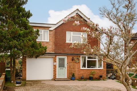 61 Harefield, Esher, KT10 9TG