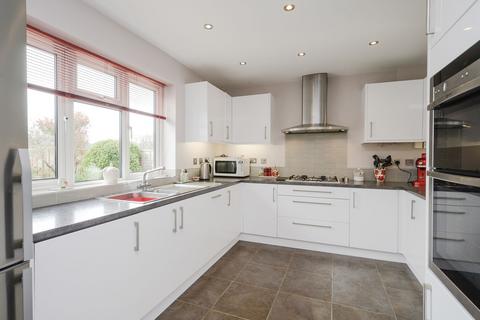 61 Harefield, Esher, KT10 9TG