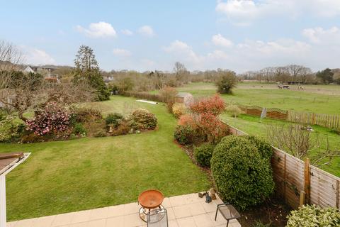 61 Harefield, Esher, KT10 9TG