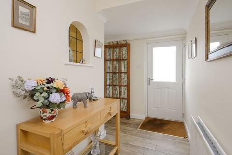 61 Harefield, Esher, KT10 9TG