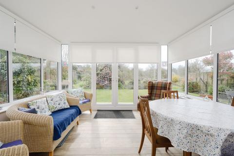61 Harefield, Esher, KT10 9TG