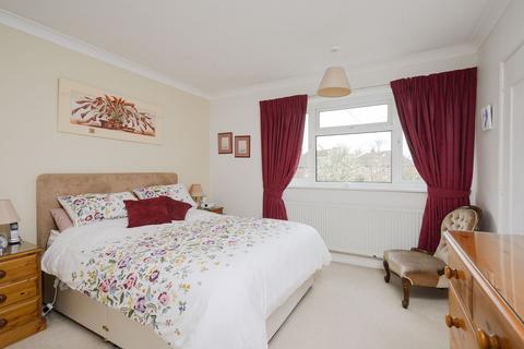 61 Harefield, Esher, KT10 9TG