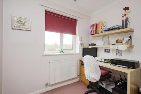 61 Harefield, Esher, KT10 9TG