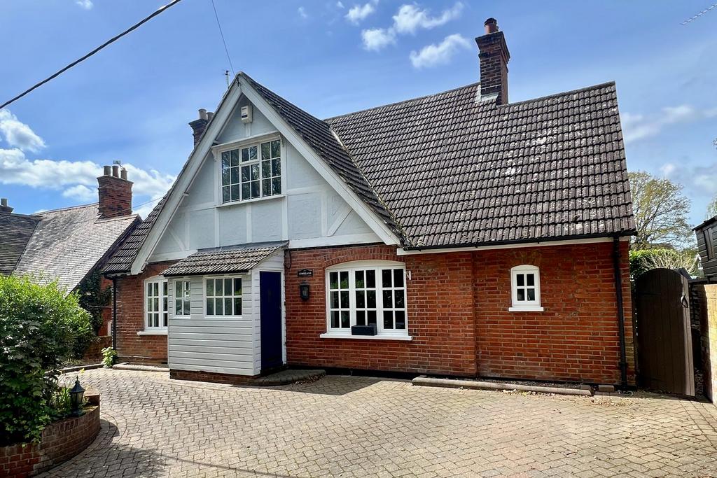 The Common, Chelmsford CM3 3 bed detached house for sale - £725,000