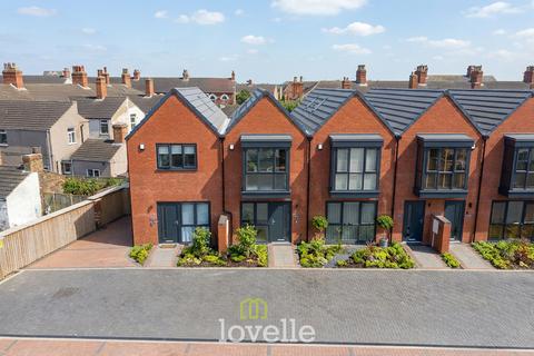 3 bedroom townhouse for sale, Stable Mews, Cleethorpes DN35