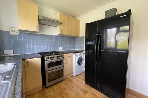 2 bedroom flat to rent, Old Bath Road, Newbury RG14