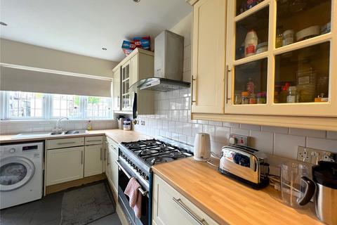 3 bedroom terraced house to rent, Hulse Avenue, RM7