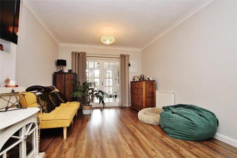 3 bedroom detached house to rent, Highclere Road, Woking GU21