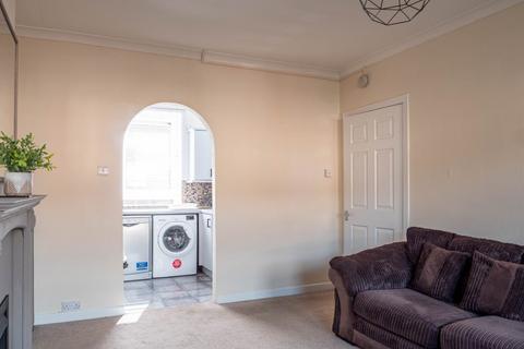 2 bedroom flat to rent, 0750L – Stenhouse Crescent, Edinburgh, EH11 3HU