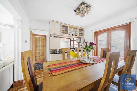 29 Ravenswood Close, Romford, RM5 2UD