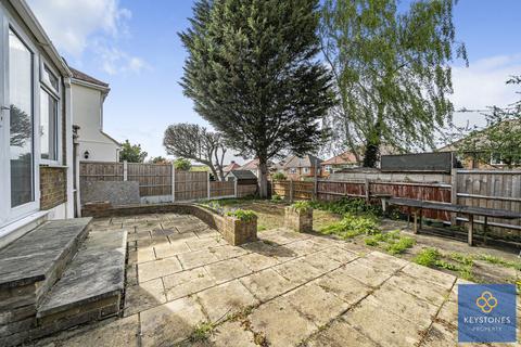 29 Ravenswood Close, Romford, RM5 2UD