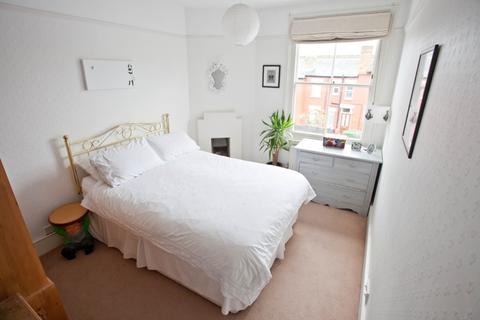 2 bedroom flat to rent, North View Road Hornsey N8