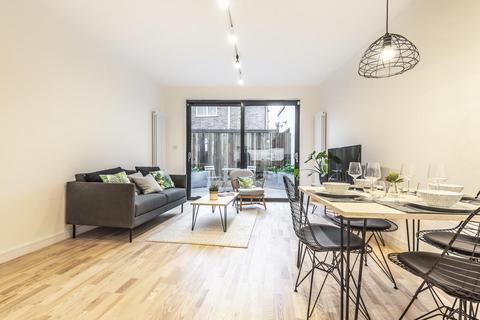 Flat 2, 57 Maple Road, London, SE20 8LA