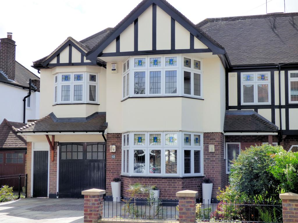 Stewart Avenue, Upminster RM14 5 bed semidetached house for sale £
