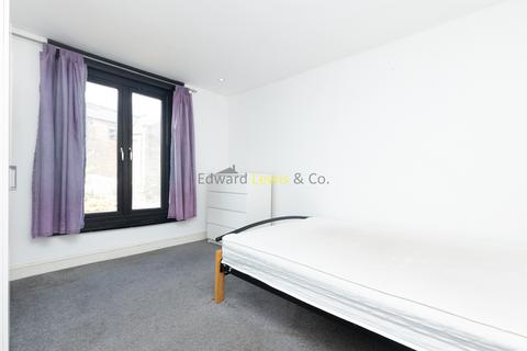 3 bedroom flat to rent, Kyverdale Road, London N16