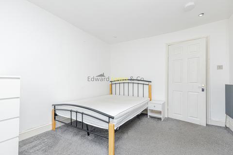 3 bedroom flat to rent, Kyverdale Road, London N16