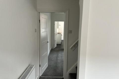 2 bedroom terraced house to rent, Ballantine Street, Manchester M40