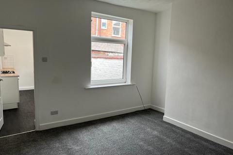 2 bedroom terraced house to rent, Ballantine Street, Manchester M40