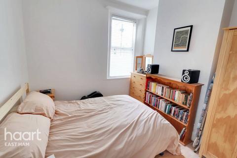 2 bedroom flat for sale, Strone Road, London