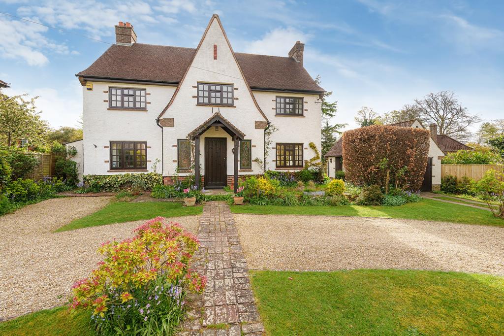 Dodsley Grove, Easebourne, GU29 4 bed detached house for sale £950,000
