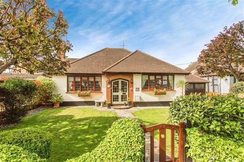 3 bedroom bungalow for sale, Thorpe Hall Avenue, SS1