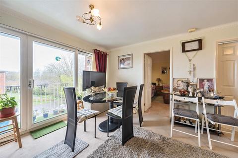 2 bedroom flat for sale, Wiltshire Close, Taunton