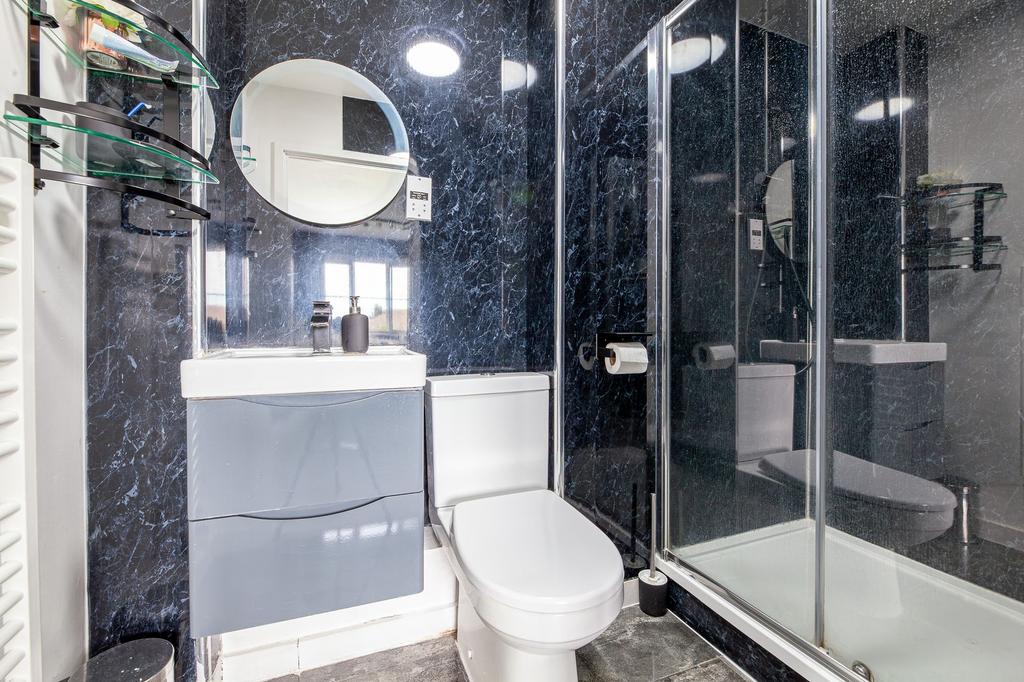 Un-Suite Shower Room