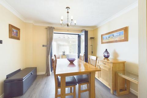 5 Vicarage Gardens, Burscough, Ormskirk, L40 7UU