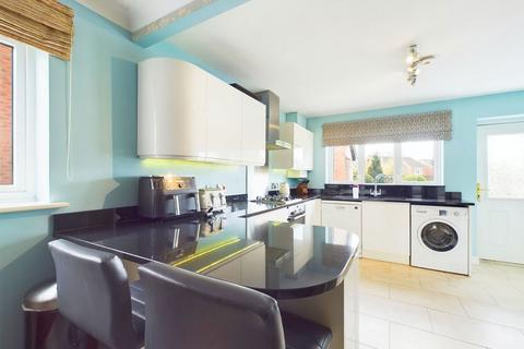 5 Vicarage Gardens, Burscough, Ormskirk, L40 7UU