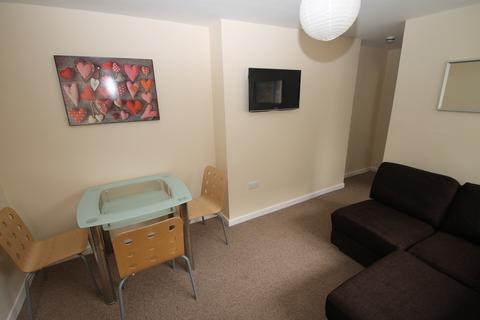 3 bedroom ground floor flat to rent, Hastings Street, Plymouth PL1