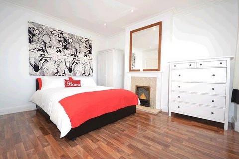 2 bedroom flat to rent, West Barnes Lane, New Malden, KT3