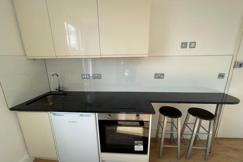 Studio to rent, Fairbridge Road, Archway, N19