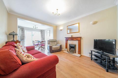 27 Eversley Crescent, Ruislip, HA4 6DD