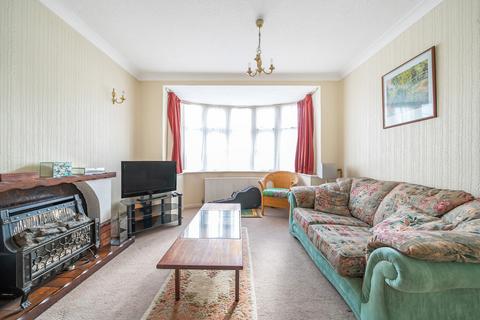 27 Eversley Crescent, Ruislip, HA4 6DD
