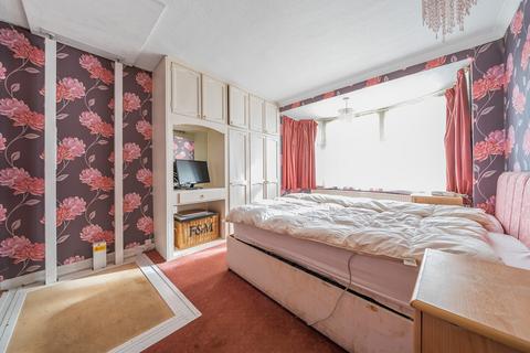 27 Eversley Crescent, Ruislip, HA4 6DD