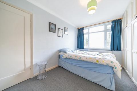 27 Eversley Crescent, Ruislip, HA4 6DD